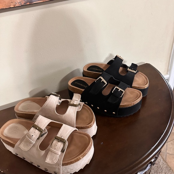 Bundle of two pair of Shoe dazzle platforms!! - Picture 4 of 5